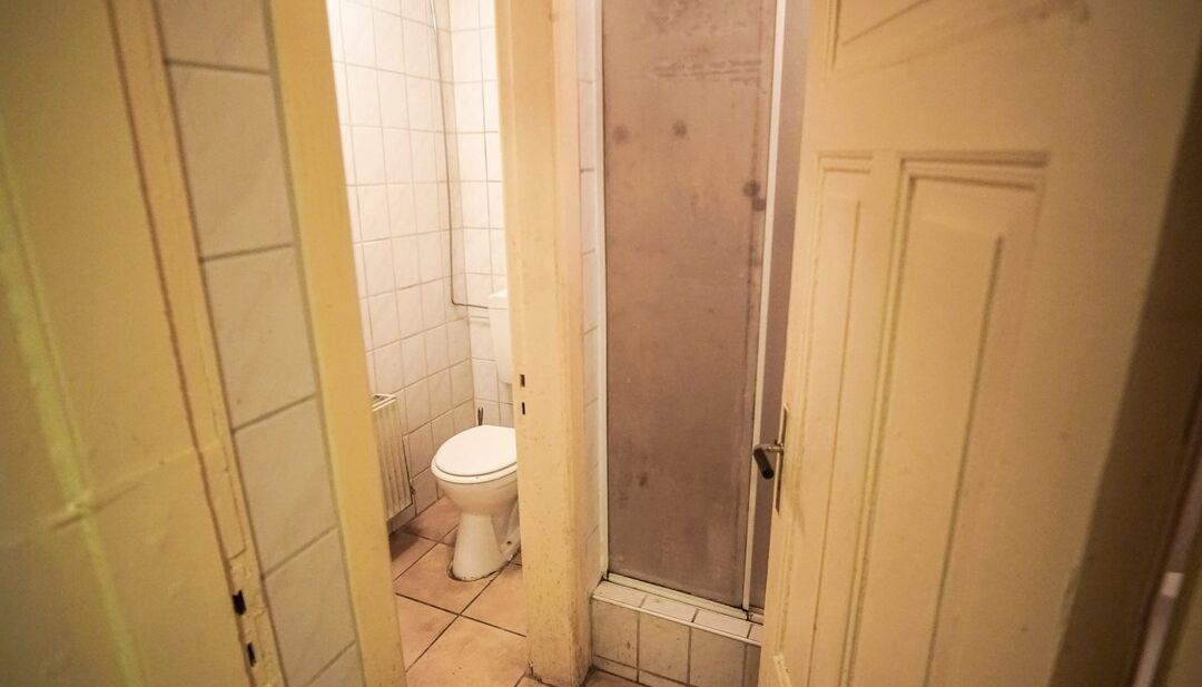 Souterrain: Duschbad
